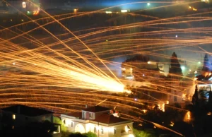 Wielkie greckie … strzelanie rakietami do kościołów!