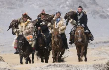 Grupa Mongołów w podróży