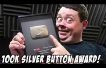 Srebrny przycisk YouTube na aukcje charytatywna.