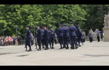 Pokaz musztry paradnej w wykonaniu Kompanii Reprezentacyjnej Policji.