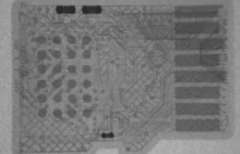 Karta Micro SD na zdjęciu rentgenowskim