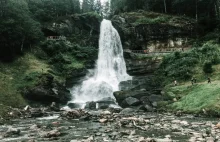 Steinsdalsfossen - spacer pod wodospadem w Norwegii