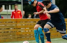 Nie widzą przeszkód i kopią. Blind football w krakowskim wydaniu