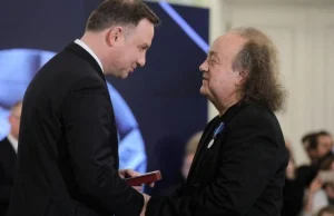 Fala hejtu na artystę, bo przyjął medal od prezydenta. "Przepraszam za...