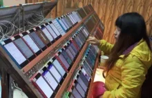Photo Allegedly Depicts How Chinese Workers Manipulate App Store Rankings