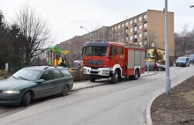 Groził, że wysadzi blok w powietrze. Na miejscu policja, staż pożarna.