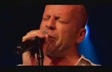 Bruce Willis śpiewa na żywo