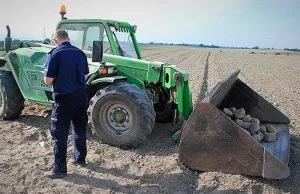 Pomorskie: Podczas prac polowych przejechał po 48-latce