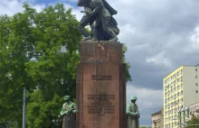 Na pomniku ZSRR napisali "czerwona zaraza". Sąd: Patriotyczny czyn. Umorzone.