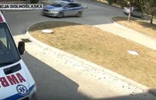 Policjanci eskortowali samochód z mdlejącym z gorączki dzieckiem [FILM