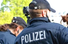 Niemcy: Policjanci zawieszeni. Skandaliczne zachowanie