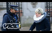 Dziennikarz Vice łamie absurdalne prawa na oczach policji w UK ( ͡° ͜ʖ ͡°)
