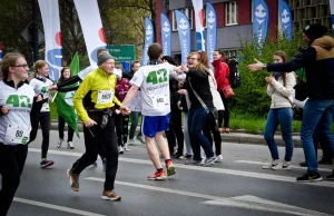 Student z Krakowa ustanowił rekord Polski w biegu maratońskim! TYŁEM!