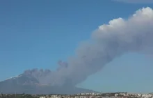 Kłęby dymu nad Etną. Erupcja największego europejskiego wulkanu