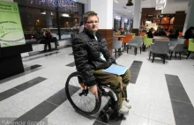 Niepełnosprawny kontra kolej. Niewiarygodne przygody pana Mariusza