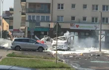 Wybuch auta na warszawskim Bemowie. Nie żyje jedna osoba, 5 jest rannych....
