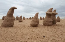 Tajemnicze rzeźby z piasku na łotewskich plażach