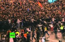Kontynuowane potyczki między protestującymi, a policją w Madrycie.