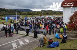 Różaniec bez granic: Kilkuset pielgrzymów modliło się na granicy w...