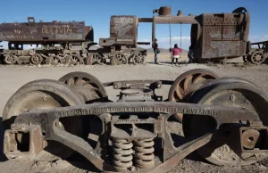 Cmentarzysko lokomotyw na największym solnisku w Boliwii