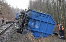 Grudziądz: Wykoleił się pociąg towarowy z drewnem pomiędzy stacją Rogóźno...