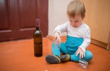 Dwulatek miał 1,8 promila alkoholu. Dorośli upili go... dla żartu -...