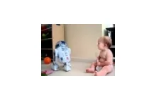 Baby Talks To R2D2