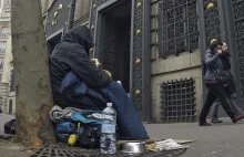 Francja: co dziesiąty bezdomny ma dyplom wyższej uczelni