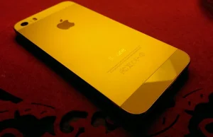 iPhone 5S i Regenersis w tle...