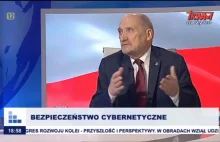 » Macierewicz przez godzinę mówił o cyberbezpieczeństwie. Jesteśmy w szoku