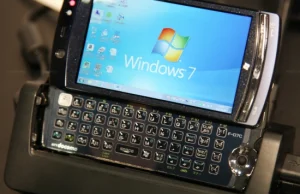 Fujitsu LOOX F-07C - pierwszy smartfon z dwoma systemami Win 7 i Symbian