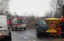 Zderzenie osobówki z piaskarką [WIDEO] | Giżycko