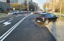 Nowy asfalt wylany wokół samochodów. Absurdalny efekt remontu - Wola