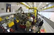 Montaż silnika RS-25 dla nowej rakiety NASA