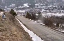 Gwałtowne wypadnięcie z drogi przez Ott Tänak (Rallye Monte-Carlo 2020)