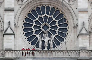 Katedra Notre Dame. Jakie zabytki i relikwie ocalały?