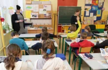 Polska wydaje 250 mln zł rocznie na czternastą pensję dla nauczycieli