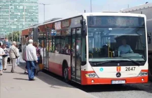 KIEROWCA W UPAŁ WYPROSIŁ MATKĘ Z DZIECKIEM Z AUTOBUSU