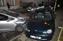 Nocny pościg ulicami Koszalina! Roztrzaskany policyjny radiowóz [FOTO, FILM