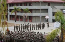 Masowe aresztowanie Marines "z zaskoczenia" podczas apelu [eng]