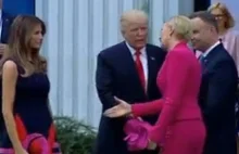 Pierwsza Dama ominęła rękę Trumpa, przywitała się z jego żoną
