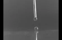 Kropla skacze po wodzie