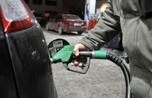 Ceny paliw. Ropa naftowa tanieje - ile płacimy za tankowanie?
