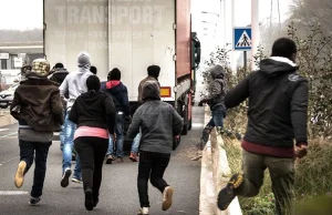 Francja: Praca kierowcy ciężarówki nie jest łatwa a zwłaszcza w Calais. [ENG]