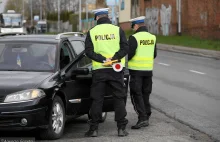 Policjanci fałszywie oskarżyli kierowcę o agresję.