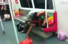 Kanibal w chińskim metrze.