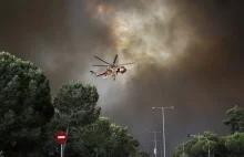 Pożary wokół Aten. Turyści uwięzieni na plażach, są ofiary