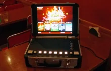 Funkcjonariusze KAS zarekwirowali dwa walizkowe automaty do gier hazardowych