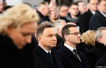 Prezydent i premier RP na pogrzebie Pawła Adamowicza zostali usadzeni w...