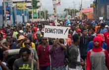 Protesty na Haiti. Demonstranci wznoszą barykady, podpalają samochody